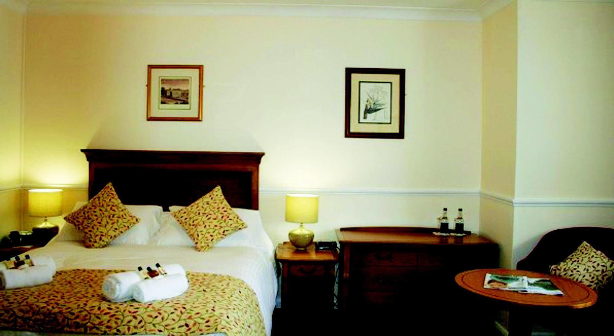 Queens Head Inn Nassington Ngoại thất bức ảnh