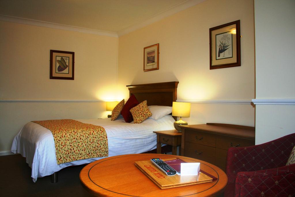 Queens Head Inn Nassington Ngoại thất bức ảnh